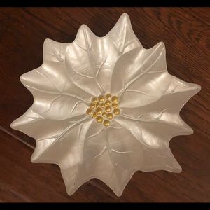 4 AKCAM Turkish Christmas White Poinsetta Plates  New